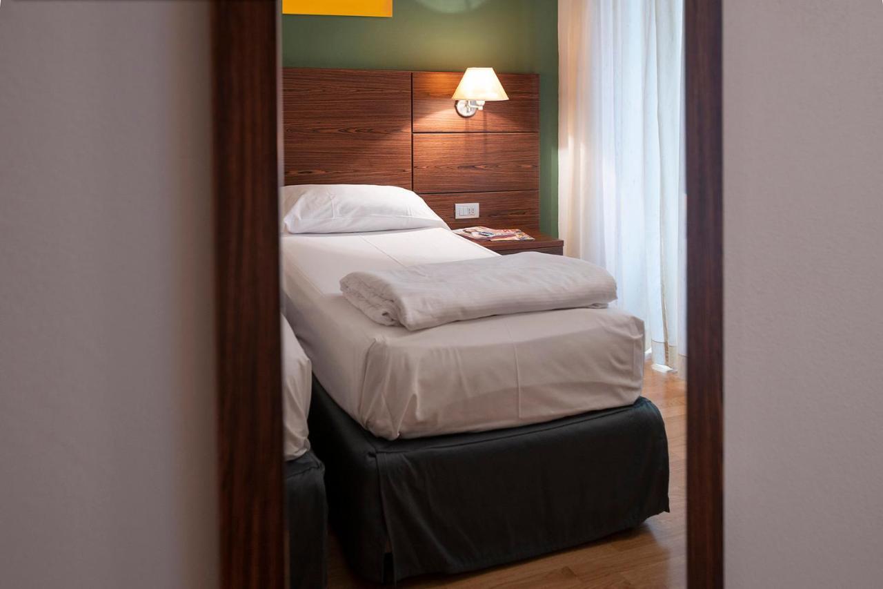 Hotel Lago Di Garda Μαλτσεζίνε Εξωτερικό φωτογραφία