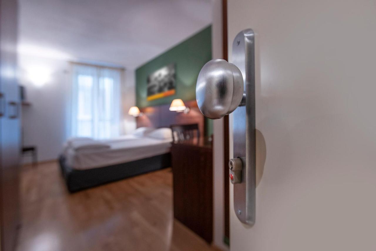 Hotel Lago Di Garda Μαλτσεζίνε Εξωτερικό φωτογραφία