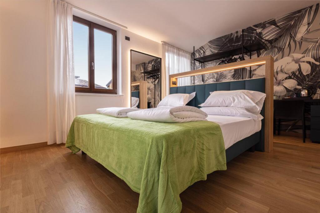 Hotel Lago Di Garda Μαλτσεζίνε Εξωτερικό φωτογραφία
