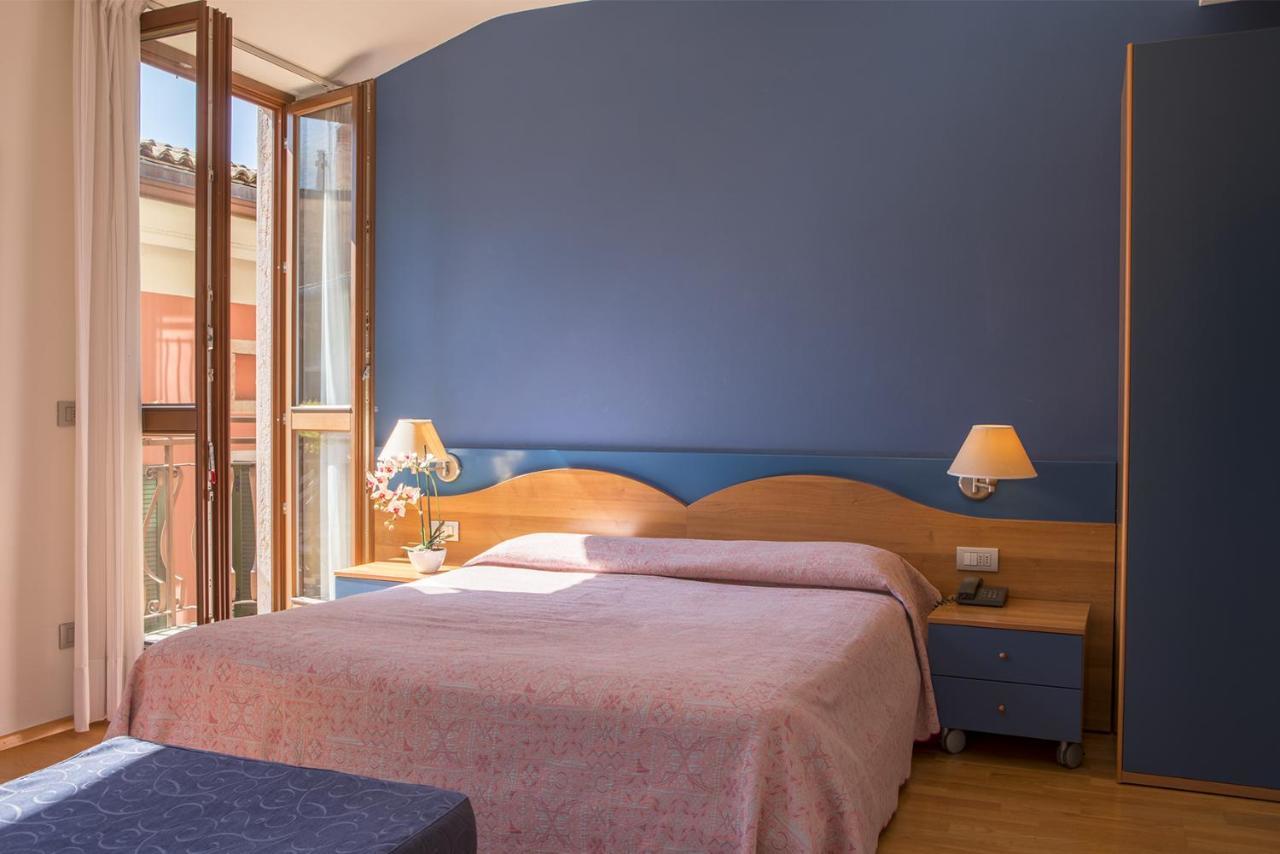 Hotel Lago Di Garda Μαλτσεζίνε Εξωτερικό φωτογραφία